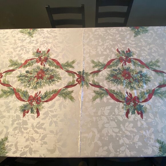 Vintage Christmas Celebration Holiday Colourful Tablecloth 3 m x 1.55 m - Picture 1 of 2